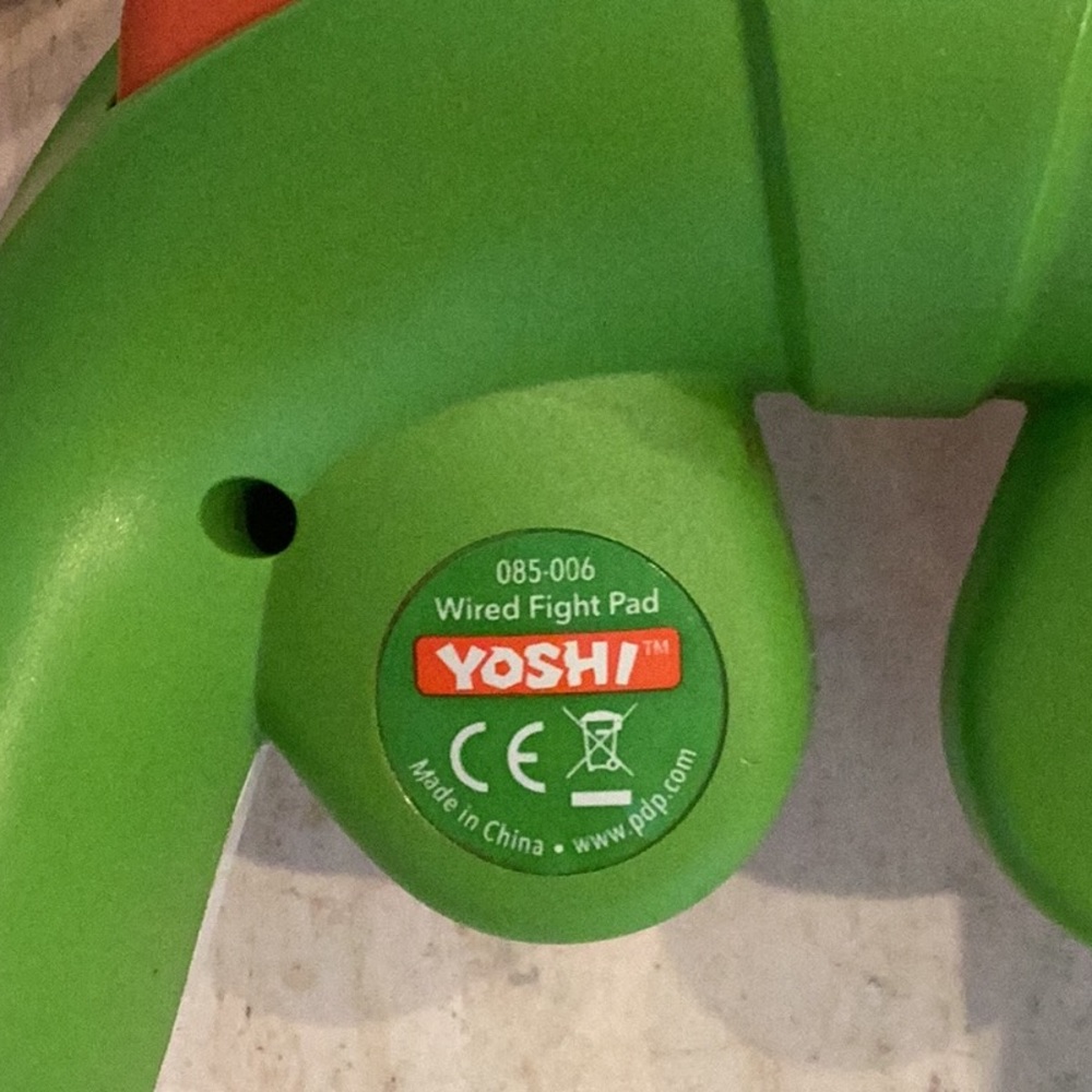Yoshi Wired Fight Pad Controller Wii U & Wii - Picture 3 of 9